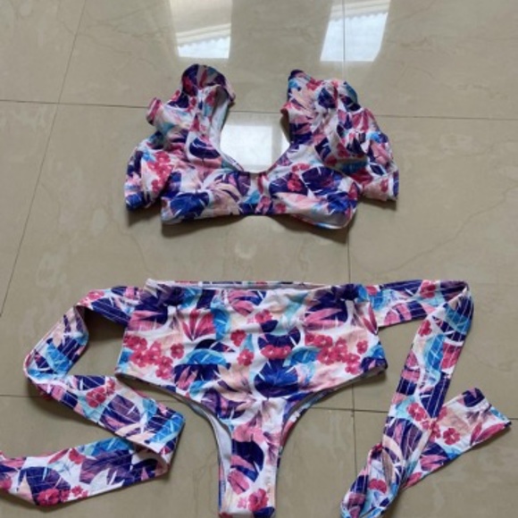 Ruffle sleeve two piece bikini, size S - Picture 3 of 3